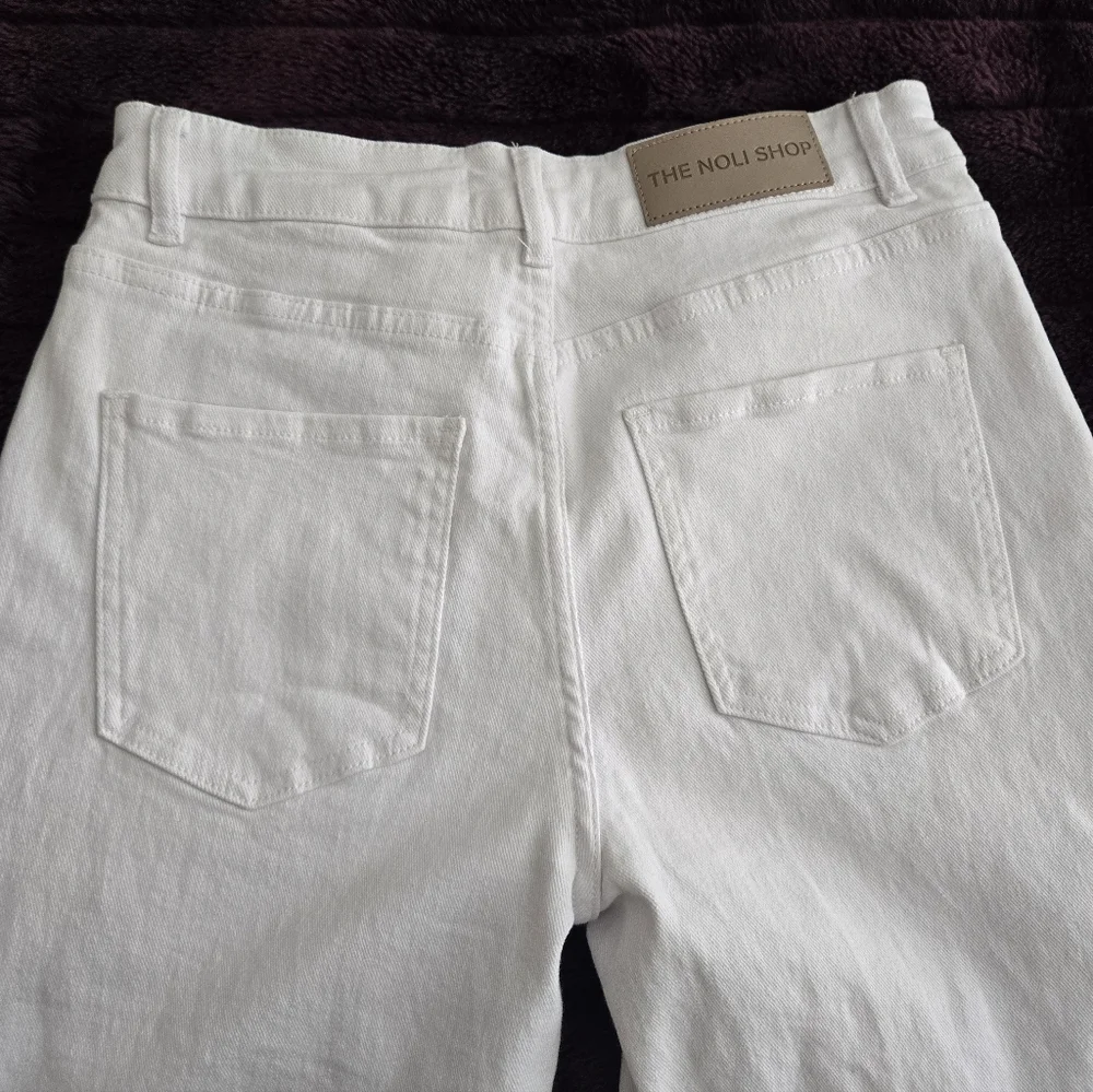 NWT Noli Beaded Jeans, Size 30 - Picture 7 of 7